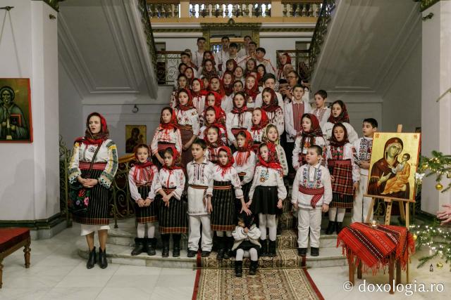 (Foto) Parohia Feredeni – Colindători la Reședința Mitropolitană 2021