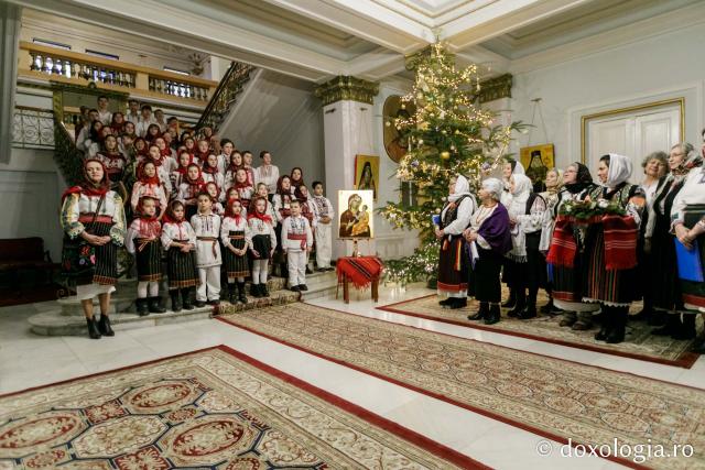 (Foto) Parohia Feredeni – Colindători la Reședința Mitropolitană 2021
