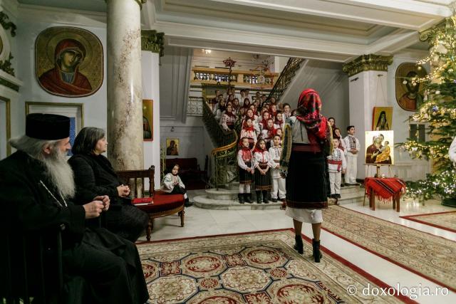 (Foto) Parohia Feredeni – Colindători la Reședința Mitropolitană 2021