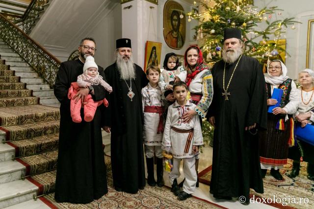 (Foto) Parohia Feredeni – Colindători la Reședința Mitropolitană 2021
