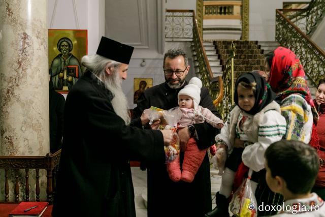 (Foto) Parohia Feredeni – Colindători la Reședința Mitropolitană 2021