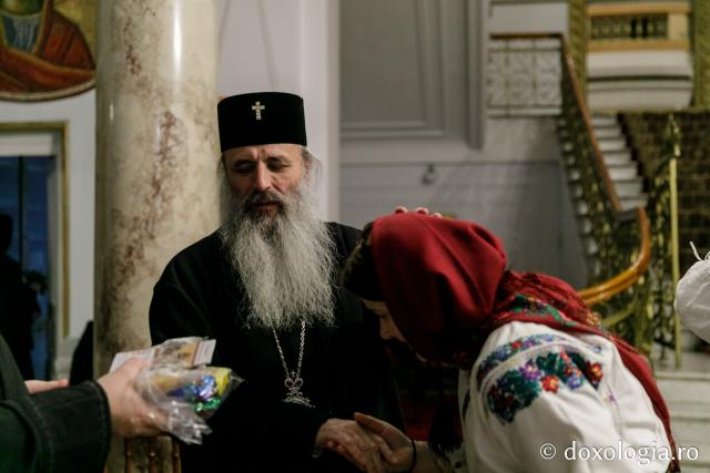 (Foto) Societatea Ortodoxă a Femeilor Române Iași – Colindători la Reședința Mitropolitană 2021