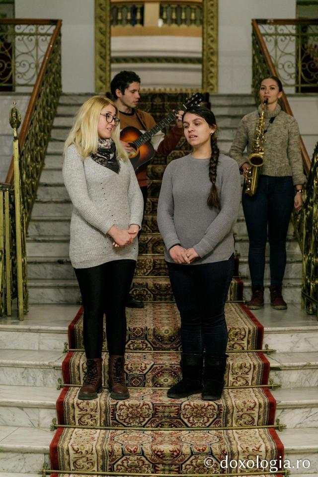 (Foto) Grup vocal-instrumental – Colindători la Reședința Mitropolitană 2021