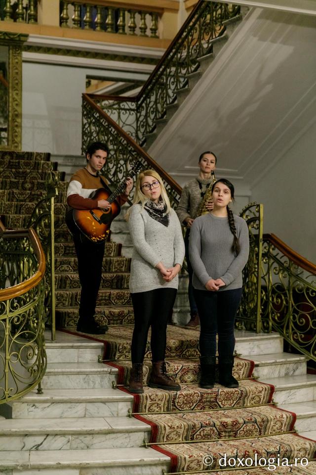 (Foto) Grup vocal-instrumental – Colindători la Reședința Mitropolitană 2021