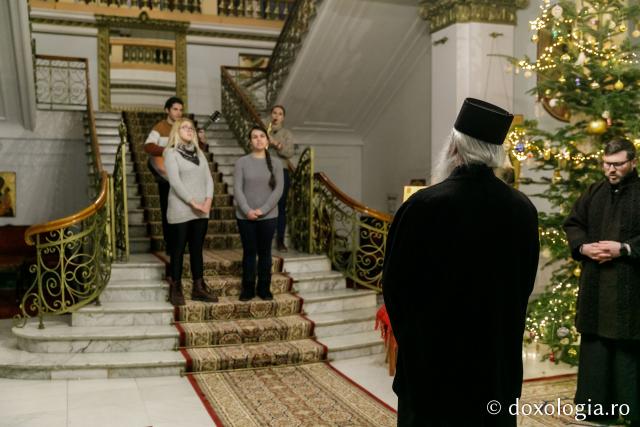 (Foto) Grup vocal-instrumental – Colindători la Reședința Mitropolitană 2021