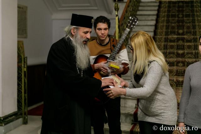 (Foto) Grup vocal-instrumental – Colindători la Reședința Mitropolitană 2021