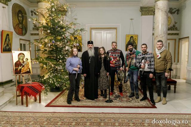 (Foto) Santa`s Band – Colindători la Reședința Mitropolitană 2021