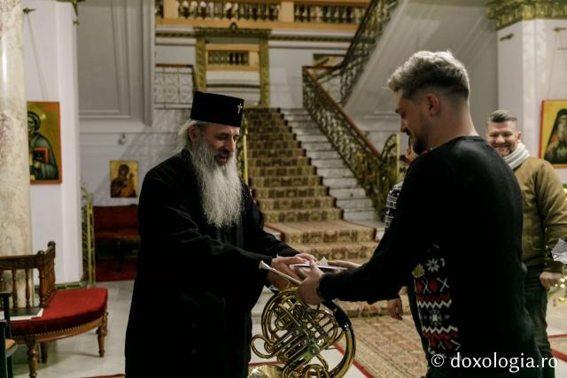 (Foto) Santa`s Band – Colindători la Reședința Mitropolitană 2021