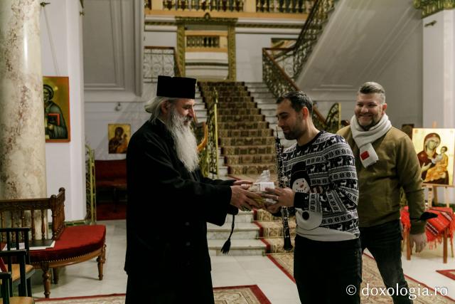 (Foto) Santa`s Band – Colindători la Reședința Mitropolitană 2021