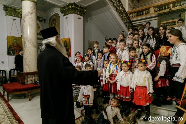 (Foto) Parohia Tălpălari – Colindători la Reședința Mitropolitană 2021