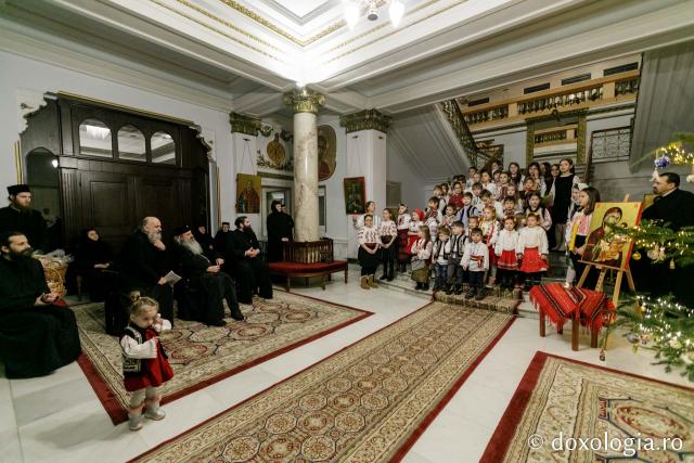 (Foto) Parohia Tălpălari – Colindători la Reședința Mitropolitană 2021