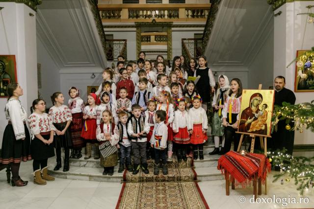 (Foto) Parohia Tălpălari – Colindători la Reședința Mitropolitană 2021