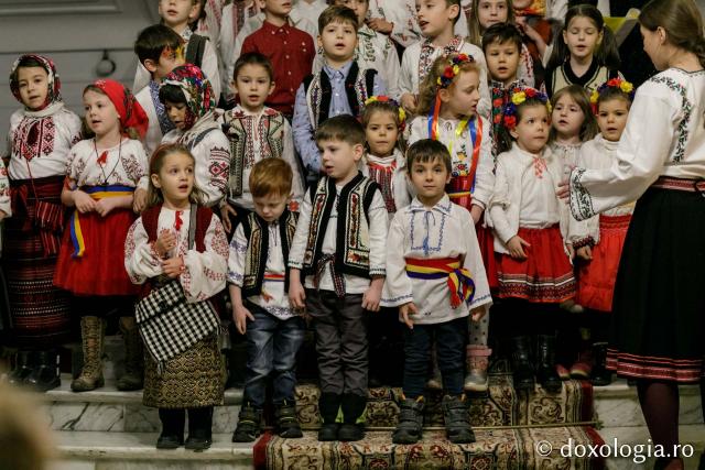 (Foto) Parohia Tălpălari – Colindători la Reședința Mitropolitană 2021