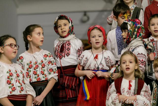 (Foto) Parohia Tălpălari – Colindători la Reședința Mitropolitană 2021
