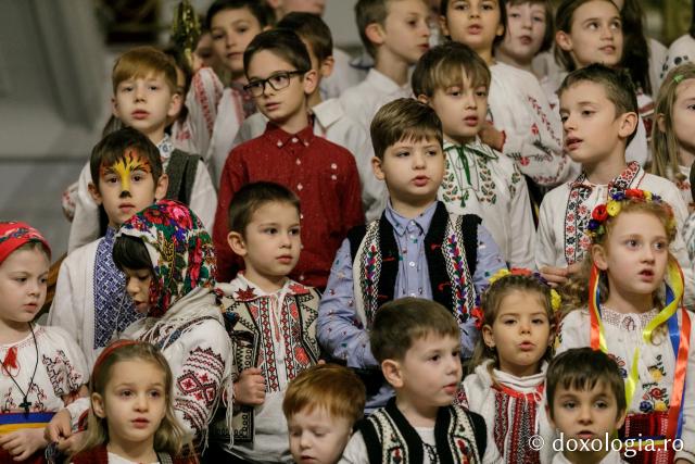 (Foto) Parohia Tălpălari – Colindători la Reședința Mitropolitană 2021
