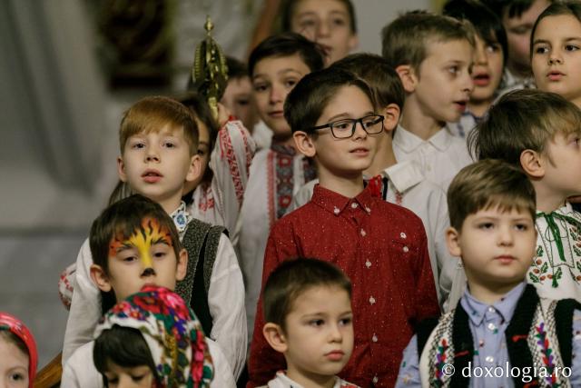 (Foto) Parohia Tălpălari – Colindători la Reședința Mitropolitană 2021