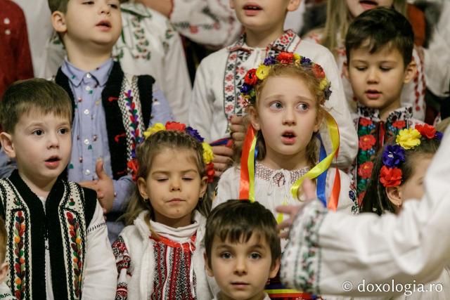 (Foto) Parohia Tălpălari – Colindători la Reședința Mitropolitană 2021