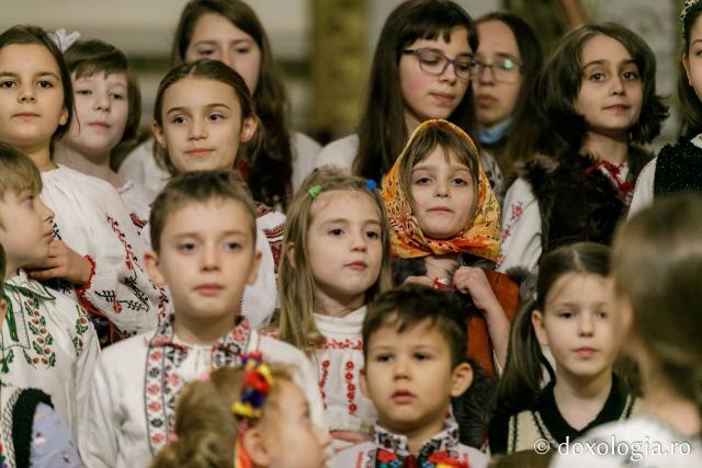 (Foto) Parohia Tălpălari – Colindători la Reședința Mitropolitană 2021