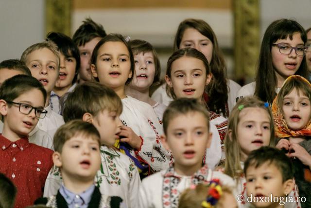 (Foto) Parohia Tălpălari – Colindători la Reședința Mitropolitană 2021