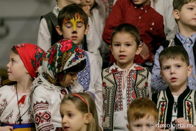 (Foto) Parohia Tălpălari – Colindători la Reședința Mitropolitană 2021