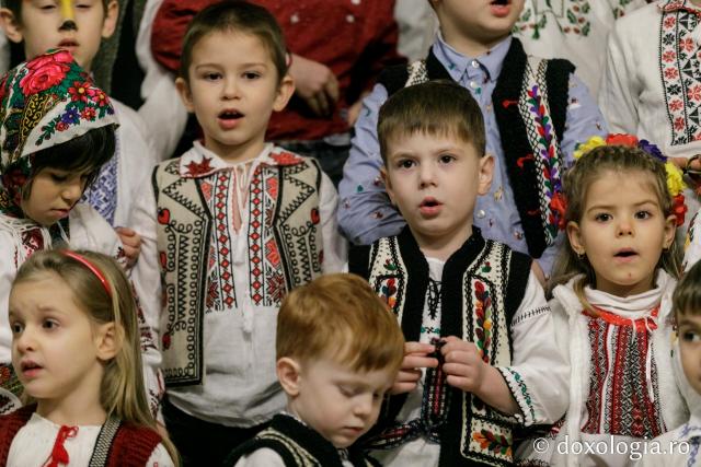 (Foto) Parohia Tălpălari – Colindători la Reședința Mitropolitană 2021