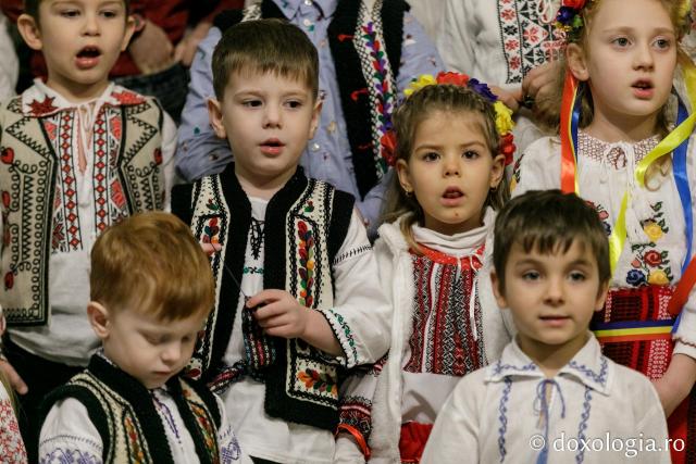 (Foto) Parohia Tălpălari – Colindători la Reședința Mitropolitană 2021