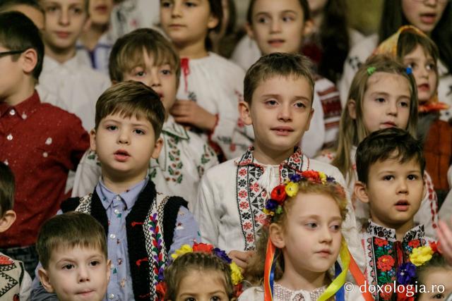 (Foto) Parohia Tălpălari – Colindători la Reședința Mitropolitană 2021