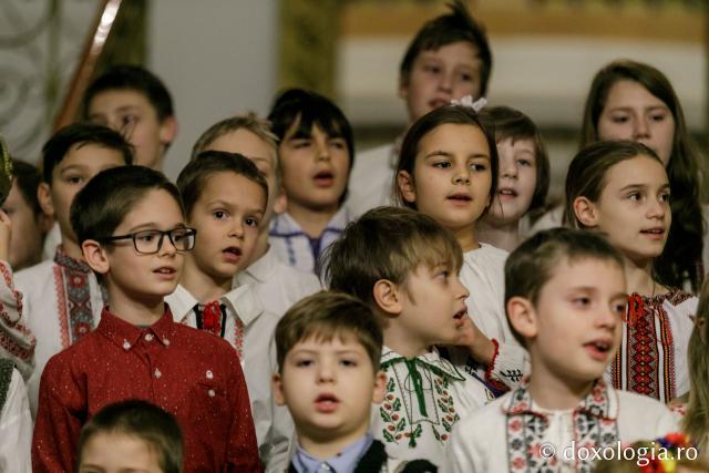 (Foto) Parohia Tălpălari – Colindători la Reședința Mitropolitană 2021