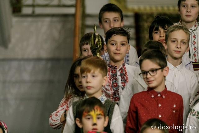 (Foto) Parohia Tălpălari – Colindători la Reședința Mitropolitană 2021