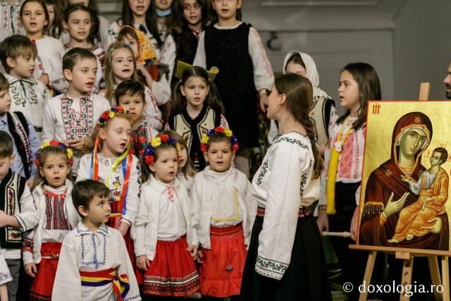 (Foto) Parohia Tălpălari – Colindători la Reședința Mitropolitană 2021