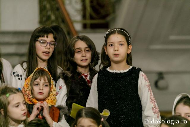 (Foto) Parohia Tălpălari – Colindători la Reședința Mitropolitană 2021