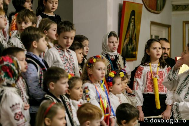 (Foto) Parohia Tălpălari – Colindători la Reședința Mitropolitană 2021