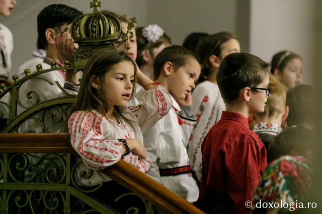 (Foto) Parohia Tălpălari – Colindători la Reședința Mitropolitană 2021