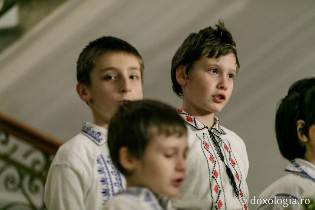 (Foto) Parohia Tălpălari – Colindători la Reședința Mitropolitană 2021