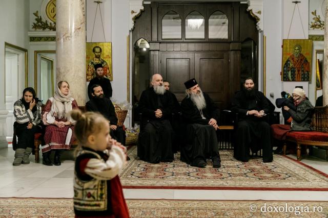 (Foto) Parohia Tălpălari – Colindători la Reședința Mitropolitană 2021