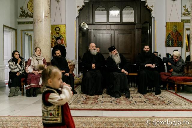 (Foto) Parohia Tălpălari – Colindători la Reședința Mitropolitană 2021