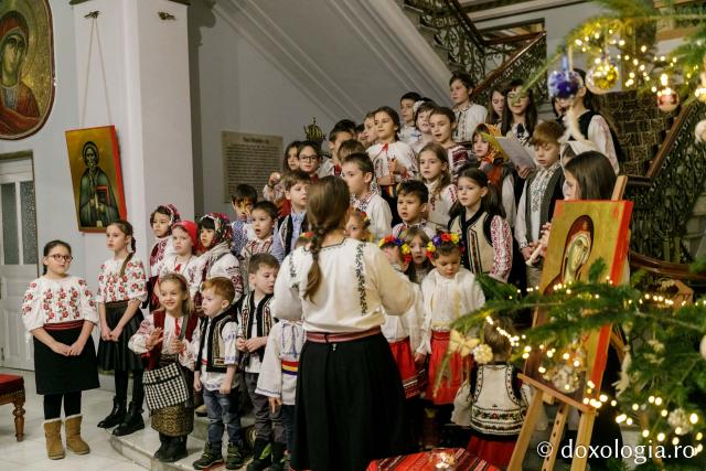 (Foto) Parohia Tălpălari – Colindători la Reședința Mitropolitană 2021