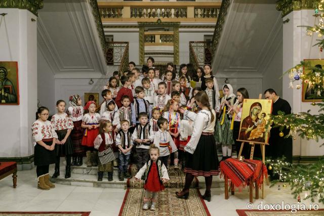 (Foto) Parohia Tălpălari – Colindători la Reședința Mitropolitană 2021