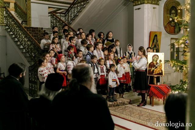 (Foto) Parohia Tălpălari – Colindători la Reședința Mitropolitană 2021