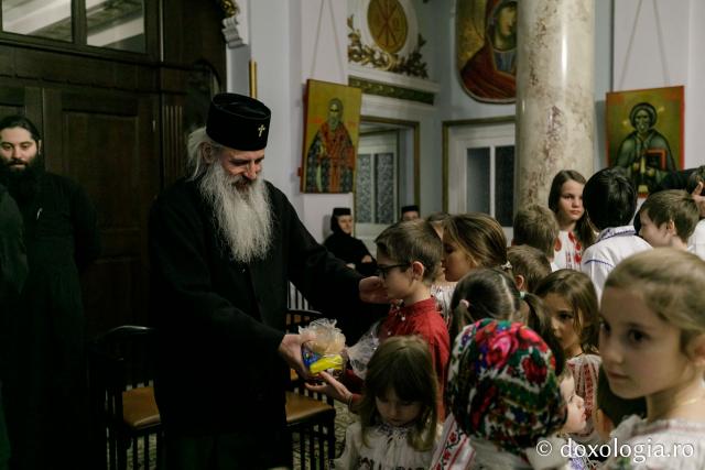 (Foto) Parohia Tălpălari – Colindători la Reședința Mitropolitană 2021