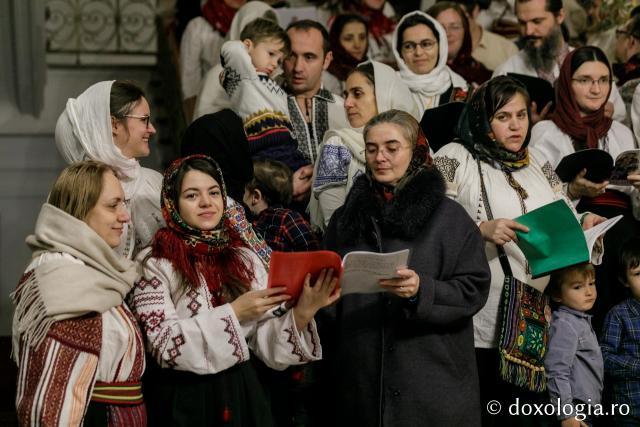 (Foto) Parohia Tălpălari – Colindători la Reședința Mitropolitană 2021