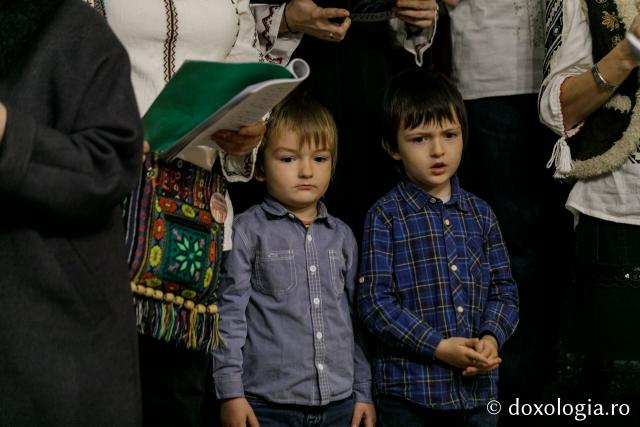 (Foto) Parohia Tălpălari – Colindători la Reședința Mitropolitană 2021