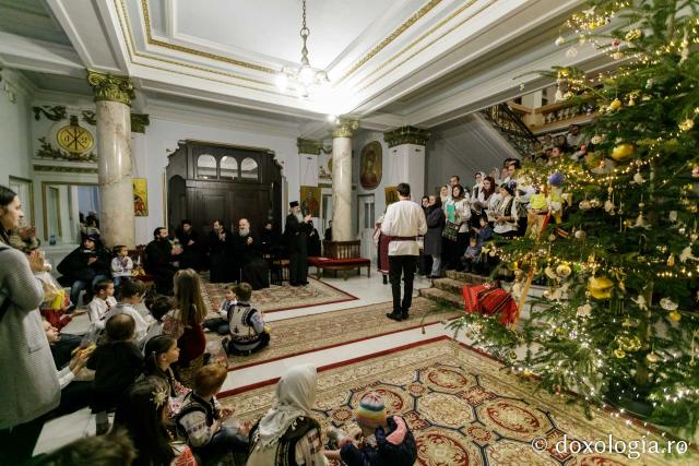 (Foto) Parohia Tălpălari – Colindători la Reședința Mitropolitană 2021