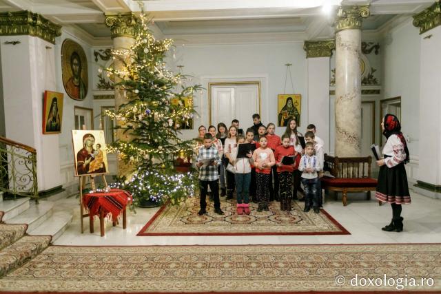 (Foto) Parohia Boroșoaia – Colindători la Reședința Mitropolitană 2021