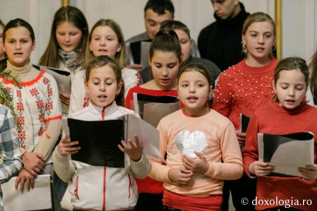 (Foto) Parohia Boroșoaia – Colindători la Reședința Mitropolitană 2021