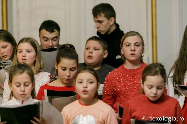 (Foto) Parohia Boroșoaia – Colindători la Reședința Mitropolitană 2021