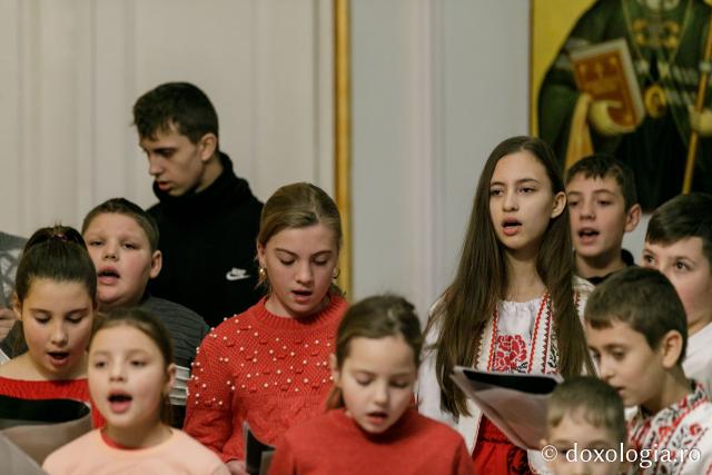 (Foto) Parohia Boroșoaia – Colindători la Reședința Mitropolitană 2021