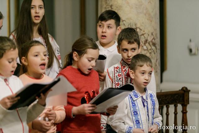(Foto) Parohia Boroșoaia – Colindători la Reședința Mitropolitană 2021
