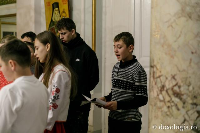 (Foto) Parohia Boroșoaia – Colindători la Reședința Mitropolitană 2021