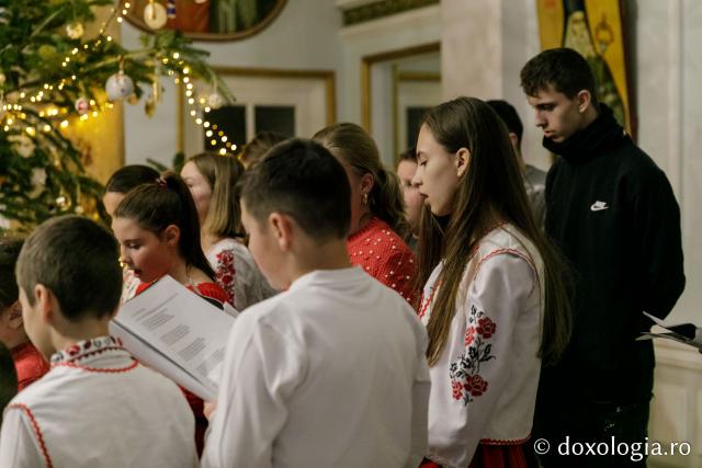 (Foto) Parohia Boroșoaia – Colindători la Reședința Mitropolitană 2021